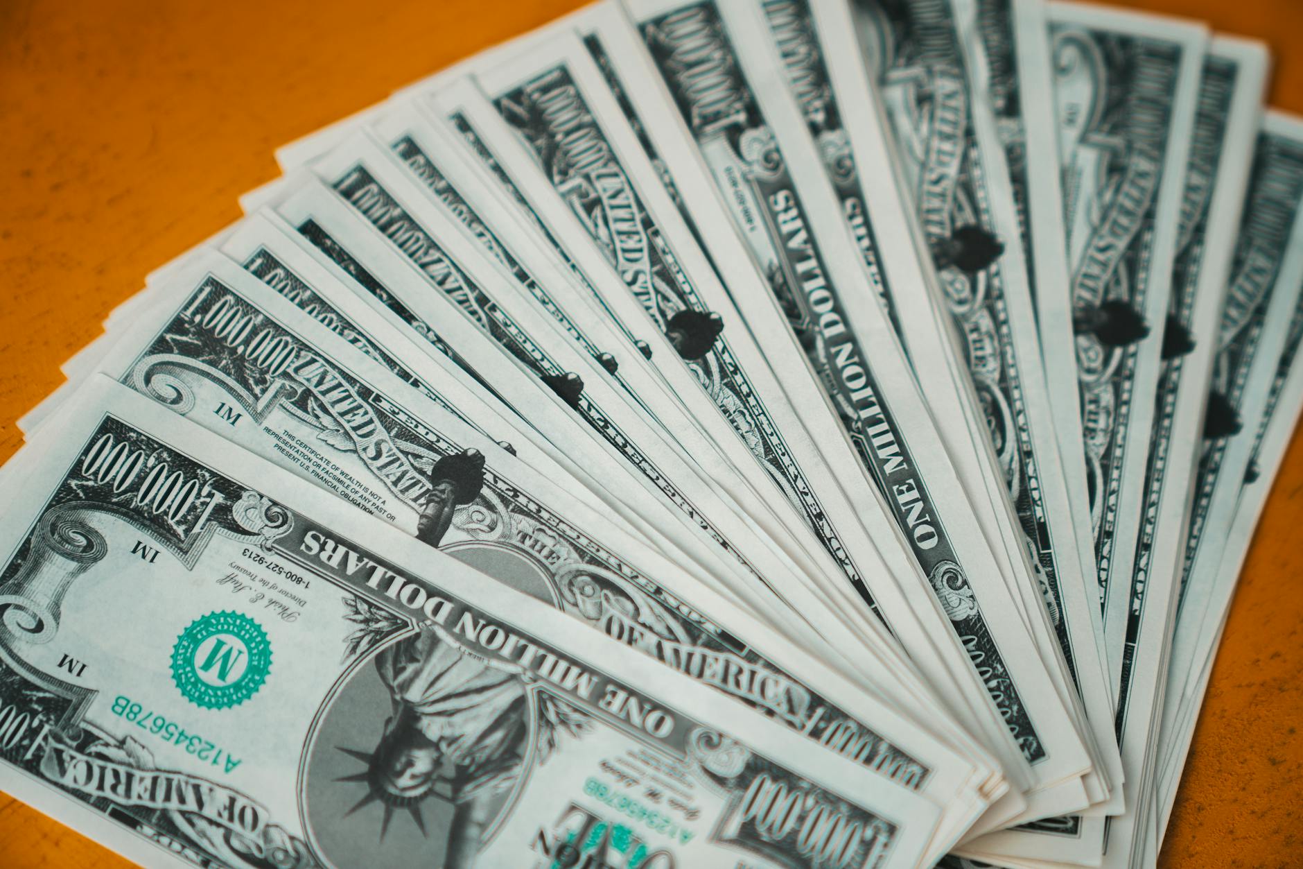 counterfeit dollar banknotes